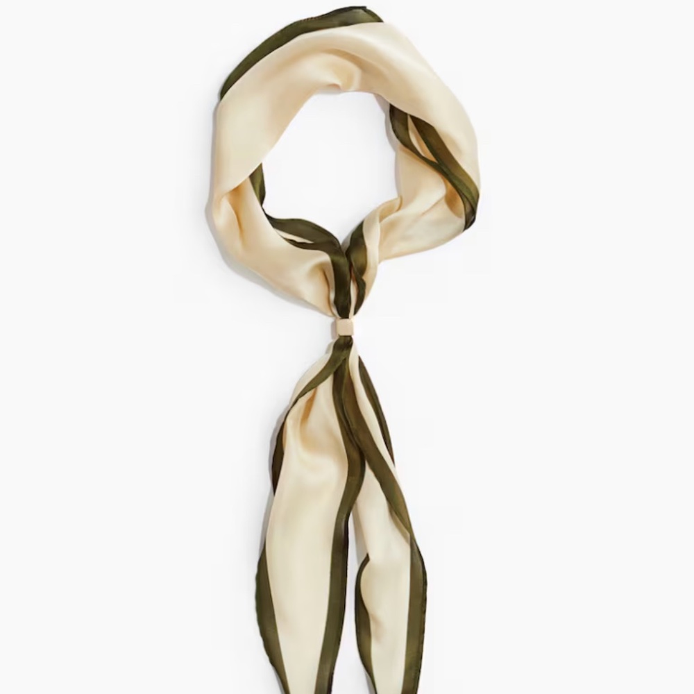 H&M Small Triangular Scarf .NWT.
